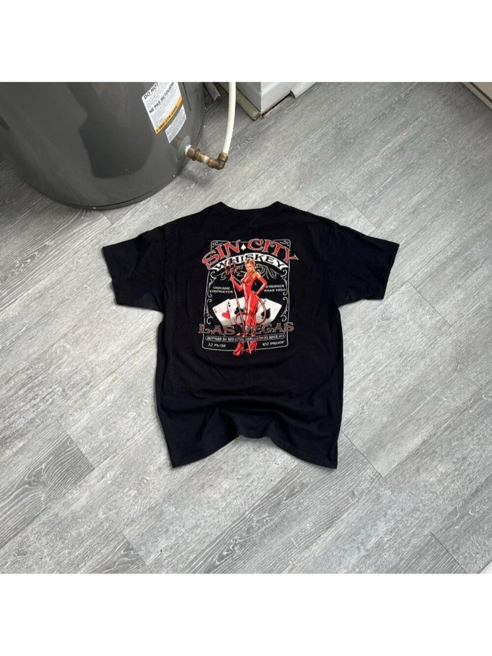 Black / White / Red Early 2000’s Y2K “Sin City Whiskey” Graphic T-Shirt